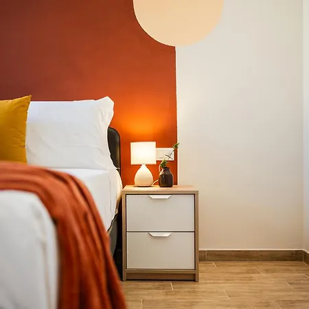 Sui Tetti Di Centro, Casa Dei Colori Bologna