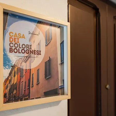 Sui Tetti Di Centro, Casa Dei Colori Bolonya