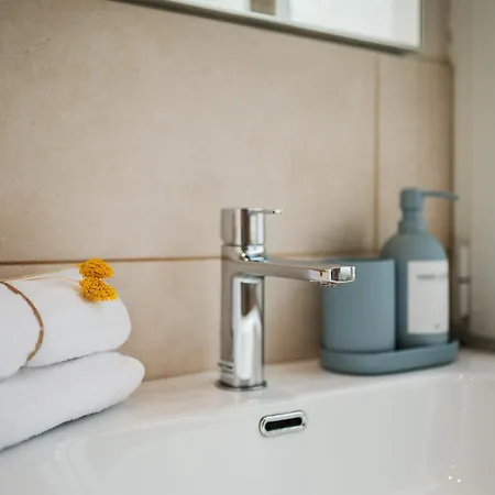 Sui Tetti Di Centro, Casa Dei Colori * Bolonya